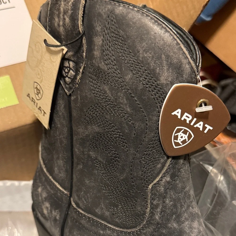 Ariat Women's Chandler Distressed Cowgirl Booties - Picture 3 of 4
